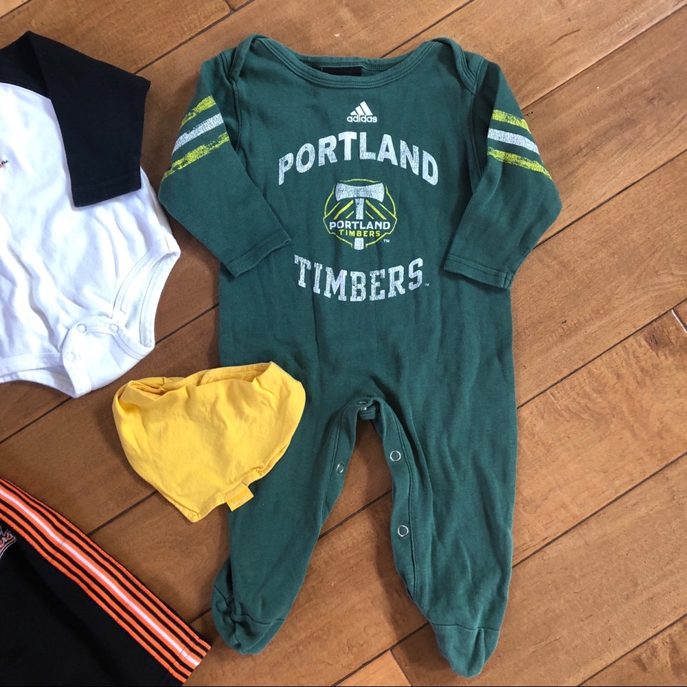 Sporty Baby 6 Piece Lot. ⚽️⚾️🏀🏈 Sz 6-9 months. - Picture 5 of 5